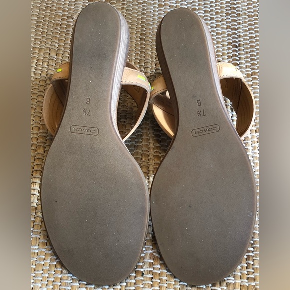 NIB COACH s7.5 thong sandals Gorgeous soft leather Rare find! Neon grn trim - Picture 8 of 9